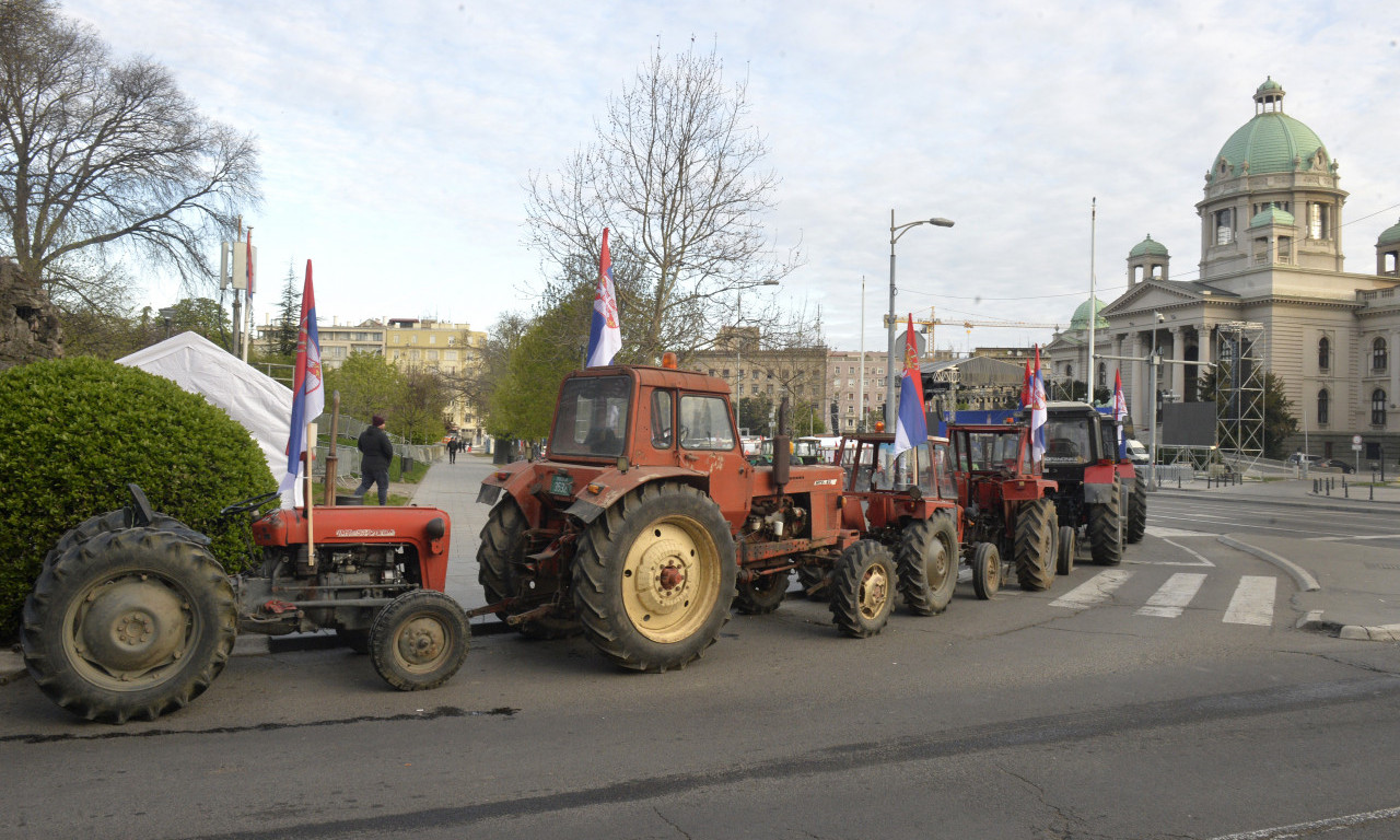 POGLEDAJTE, SVE JE SPREMNO ZA NARODNI SKUP Veliki broj traktora kod Pionirskog parka (VIDEO)