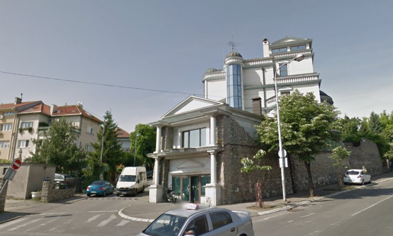 SUDAR KOD CECINE VILE Mercedes se zakucao u autobus, drama na Dedinju