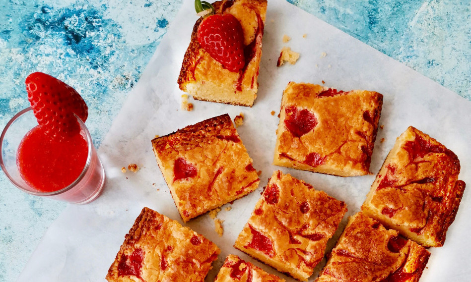 KAKO JE OVO DOBRO... Blondiji sa jagodama i belom čokoladom - osvaja na prvi zalogaj