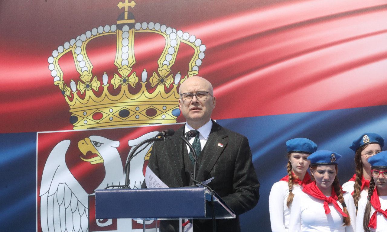 VUČEVIĆ OTKRIO ŠTA ĆE SE DESITI NA SABORU Sve počinje najvećom zastavom koja će da se pronese ovde, a onda...