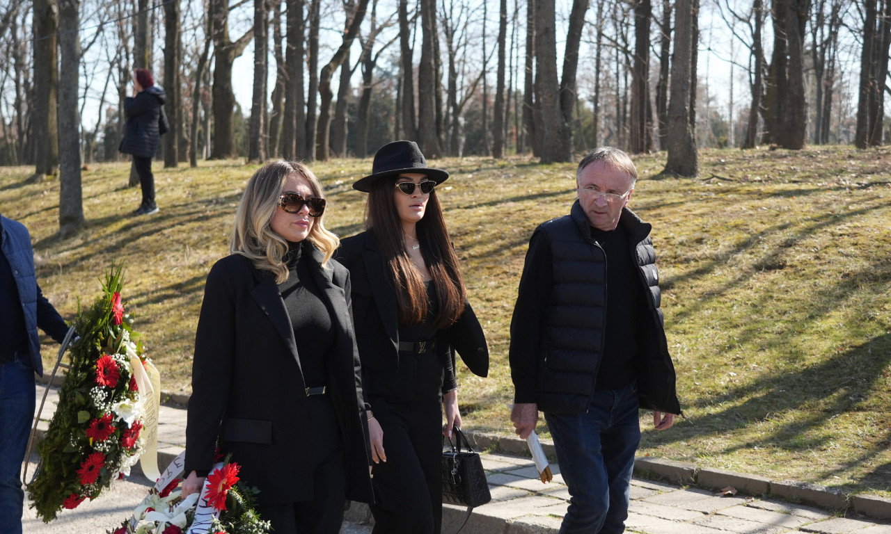 "ZA MENE JE TO STRAŠNO!" Dragica Zlatić u šoku, jer je mali broj pevača došao na pomen Popoviću