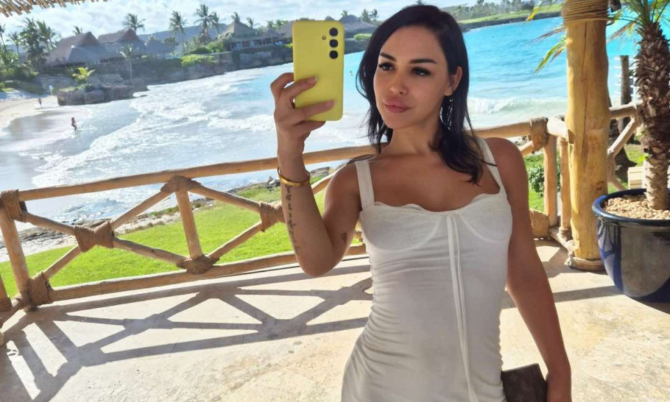 ALEKSANDRA MLADENOVIĆ NA LUKS ODMORU Druži se sa pevačicom koja na egzotičnoj destinaciji ima nekretninu (FOTO)