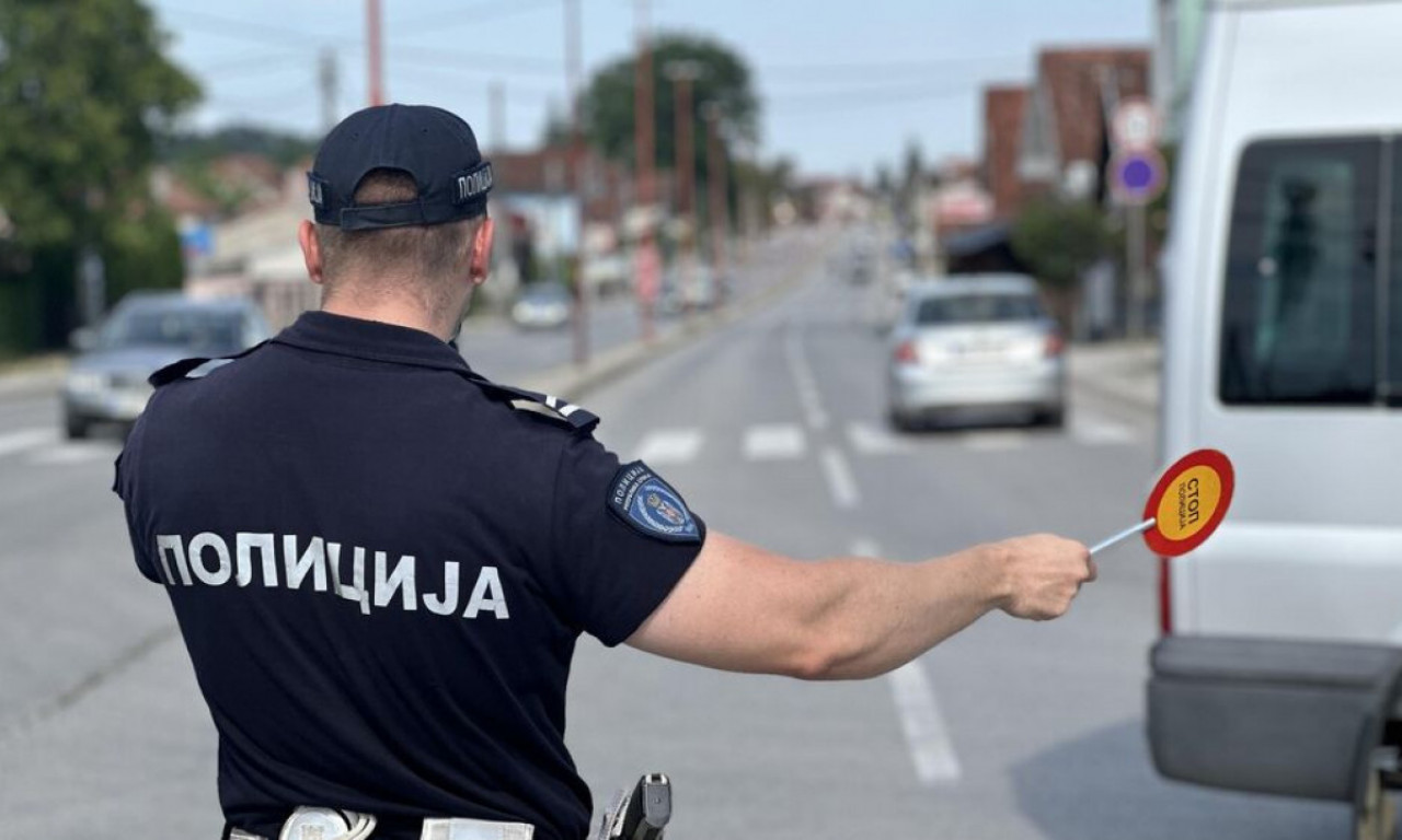 TEŠKA SAOBRAĆAJKA U KANJONU KOD LIMA! Sudarila se dva automobila (VIDEO)