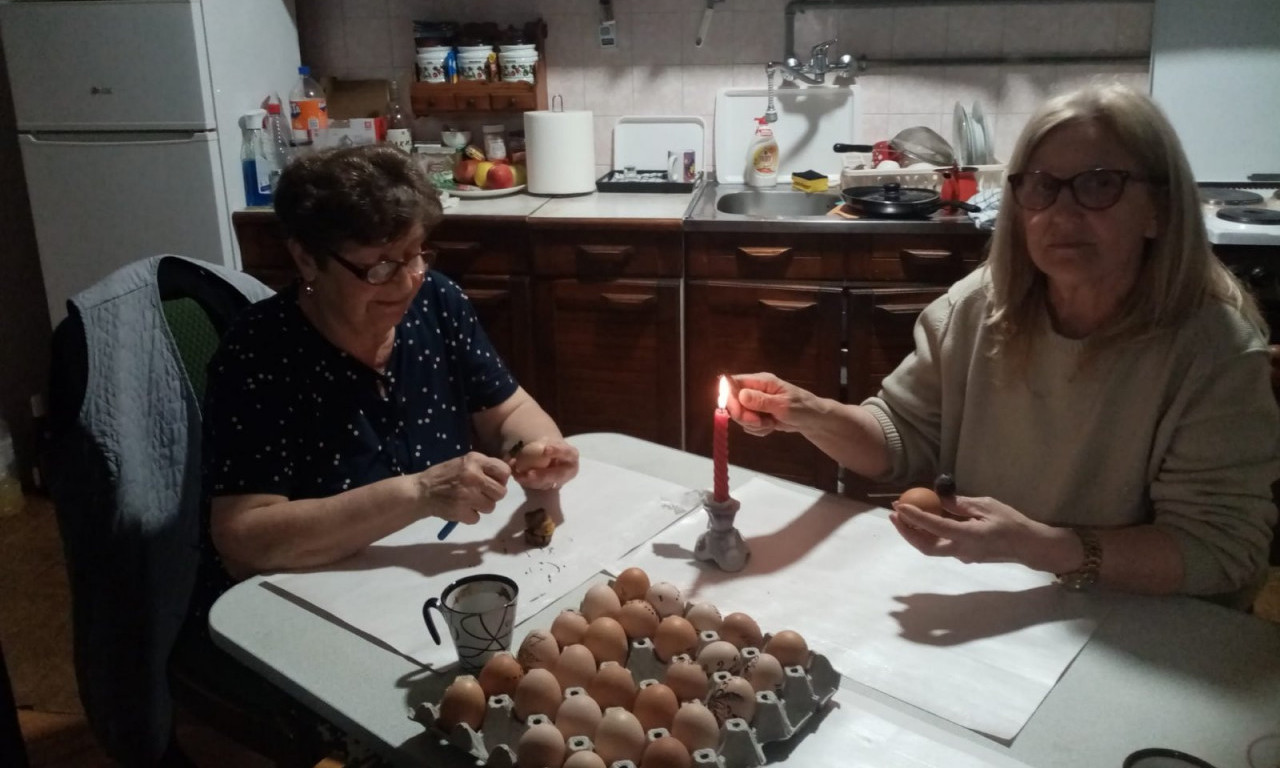 NE ZAKLJUČAVA SE KUĆA GDE SE PRIJATELJSTVO ŽIVI Šaraju jaja, a život im je ispisao najlepši crtež