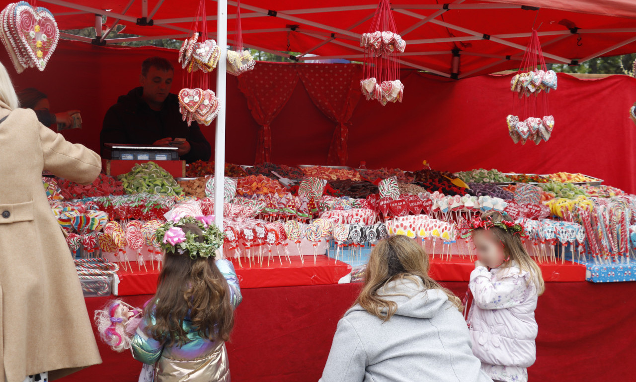 BEOGRAĐANI PROSLAVLJAJU VRBICU, SVE VRVI OD DECE I VENČIĆA! Pogledajte predivne fotografije (FOTO)