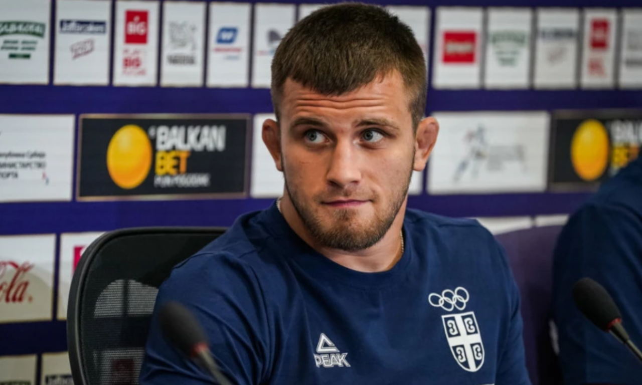 KOMAROV O SLAVLJU U ZAGREBU Srpski rvač otkrio zašto je skinuo šal sa obeležjima Hrvatske