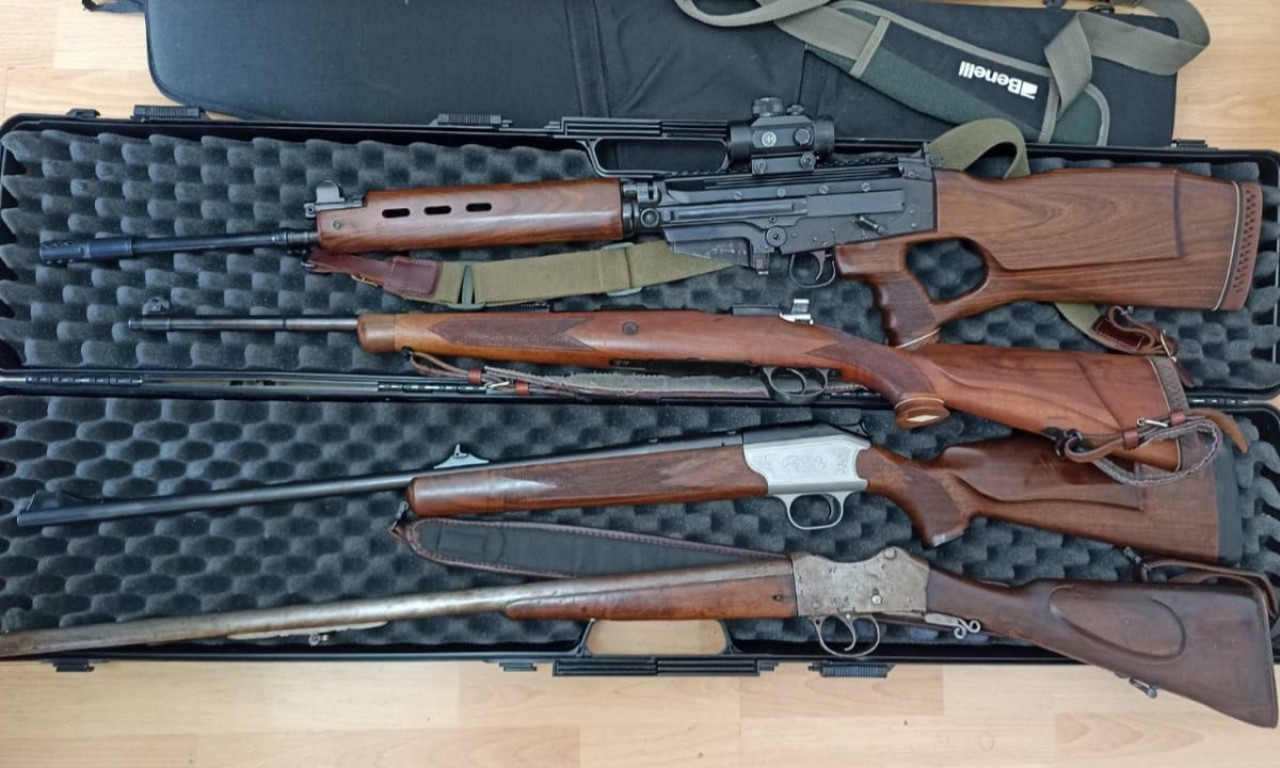 PUŠKE, PIŠTOLJI, PREKO 2.000 METAKA... Policajci upali u kuću, pa ostali šokirani prizorom (FOTO)