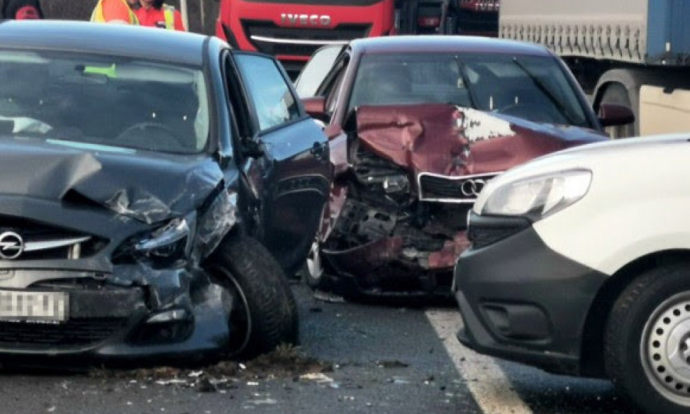 PETORO MRTVIH, MEĐU NJIMA I PEŠAK I BAJKER Crni dani na putevima Srbije