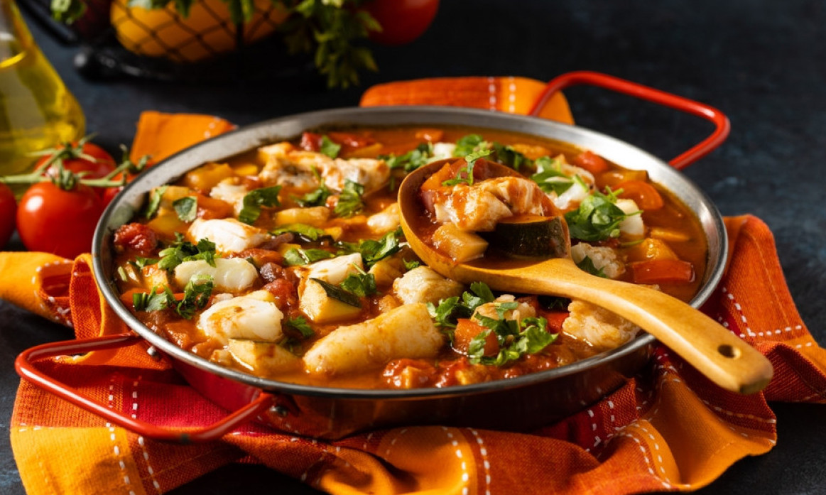 NE TREBA MESO KAD JE OVAKO DOBAR Gulaš od somovine za ceo sto!