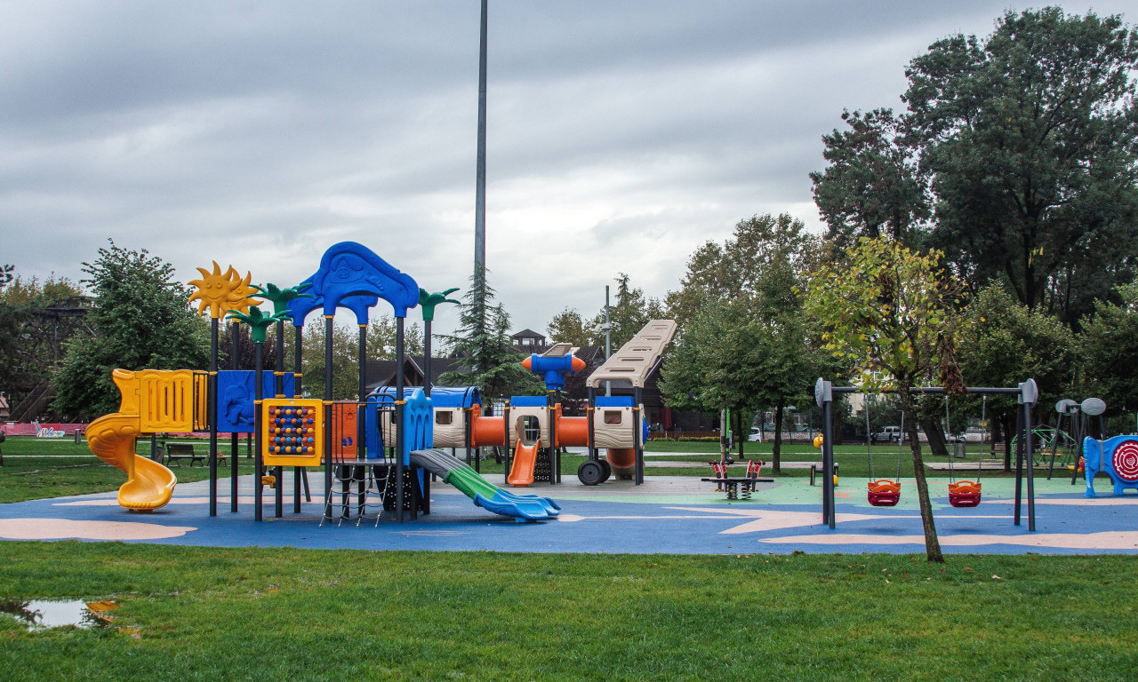 JEDNOGODIŠNJI DEČAK PROGUTAO DROGU NA IGRALIŠTU Dete završilo na intenzivnoj nezi