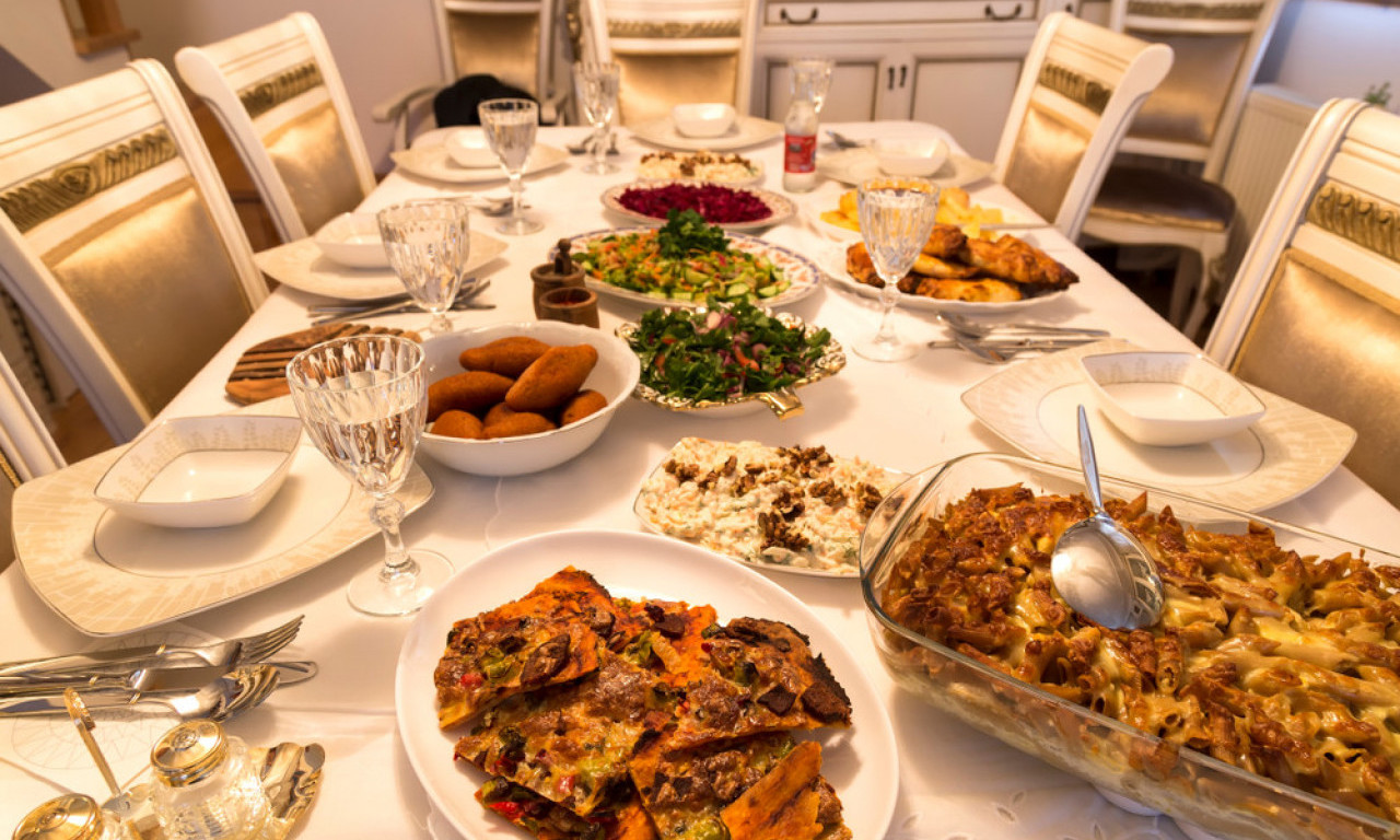 VELIKI PETAK ZA TRPEZOM Šta spremiti na dan najveće tuge – kompletan domaćinski posni meni!