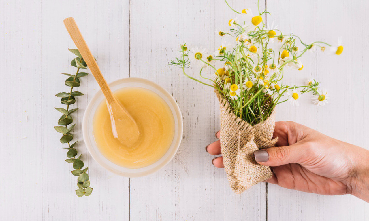 ZABORAVITE SKUPU MAST I GEL – Ruski melem za zglobove pravi se u kuhinji, a bol nestaje preko noći!