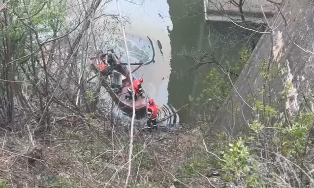 TERETNI KOMBI UPAO U DUNAV: Spasioci stižu helikopterom, užas u Rumuniji!