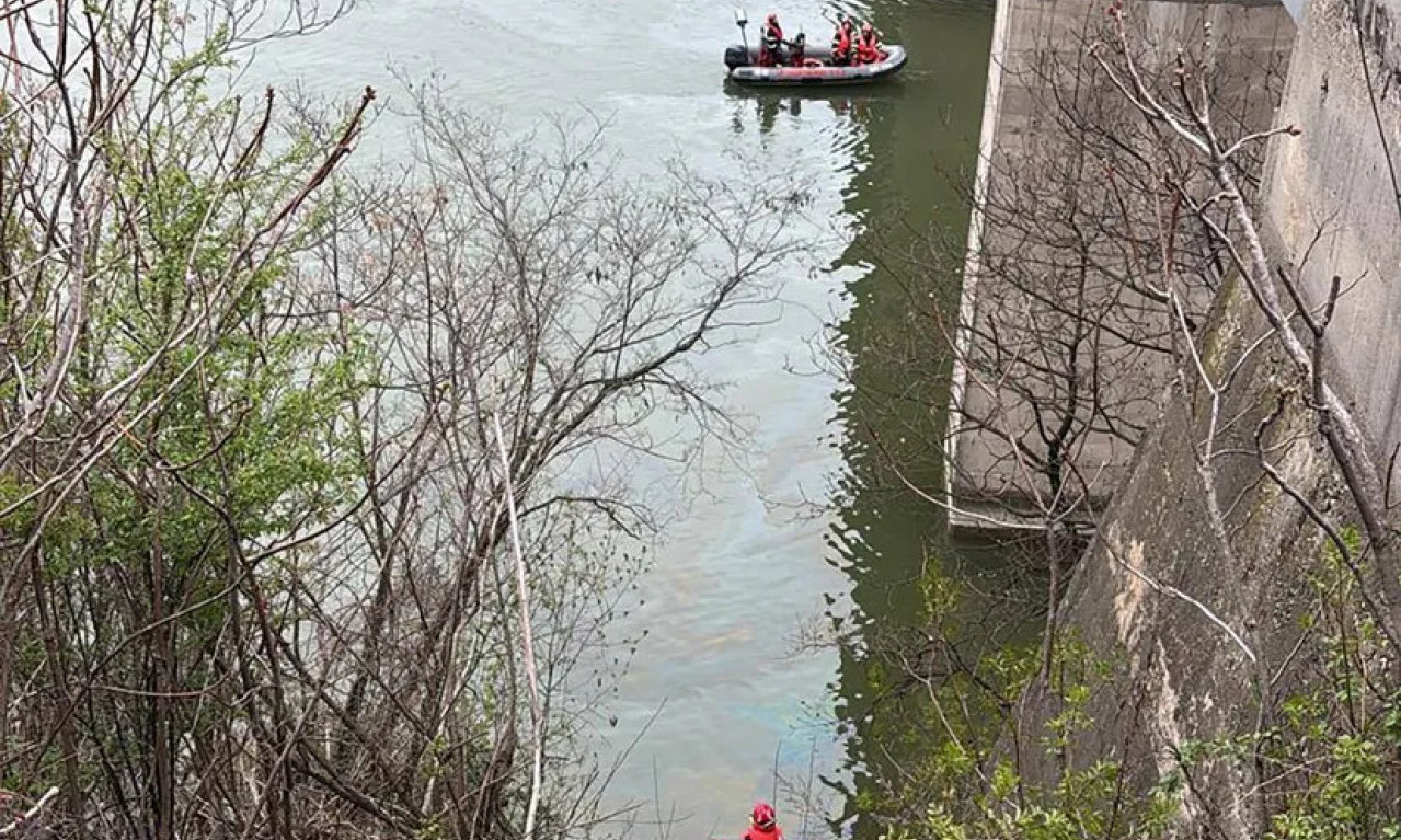 MALE ŠANSE DA IMA PREŽIVELIH U RUMUNIJI: Vidljivost na Dunavu slaba, ronioci koriste podvodni dron!