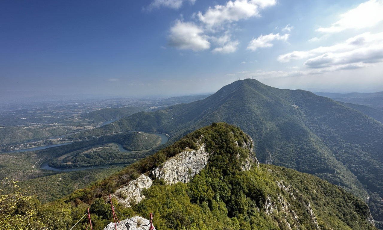 DRAMA NA KABLARU: Izgubilo se dvoje planinara iz Kragujevca, nema signala, teren nepristupačan!