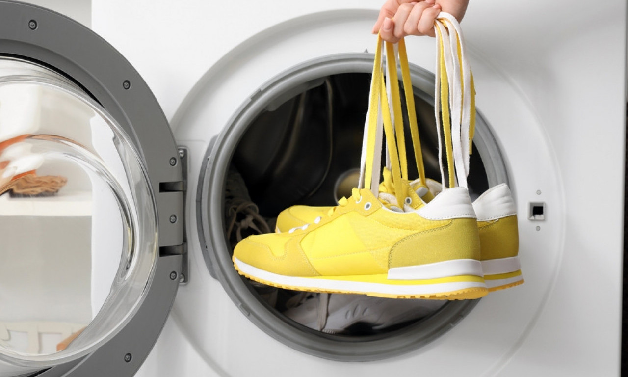 DA, MOŽETE PRATI PATIKE U MAŠINI Evo kako da budu kao nove, a da ih ne uništite