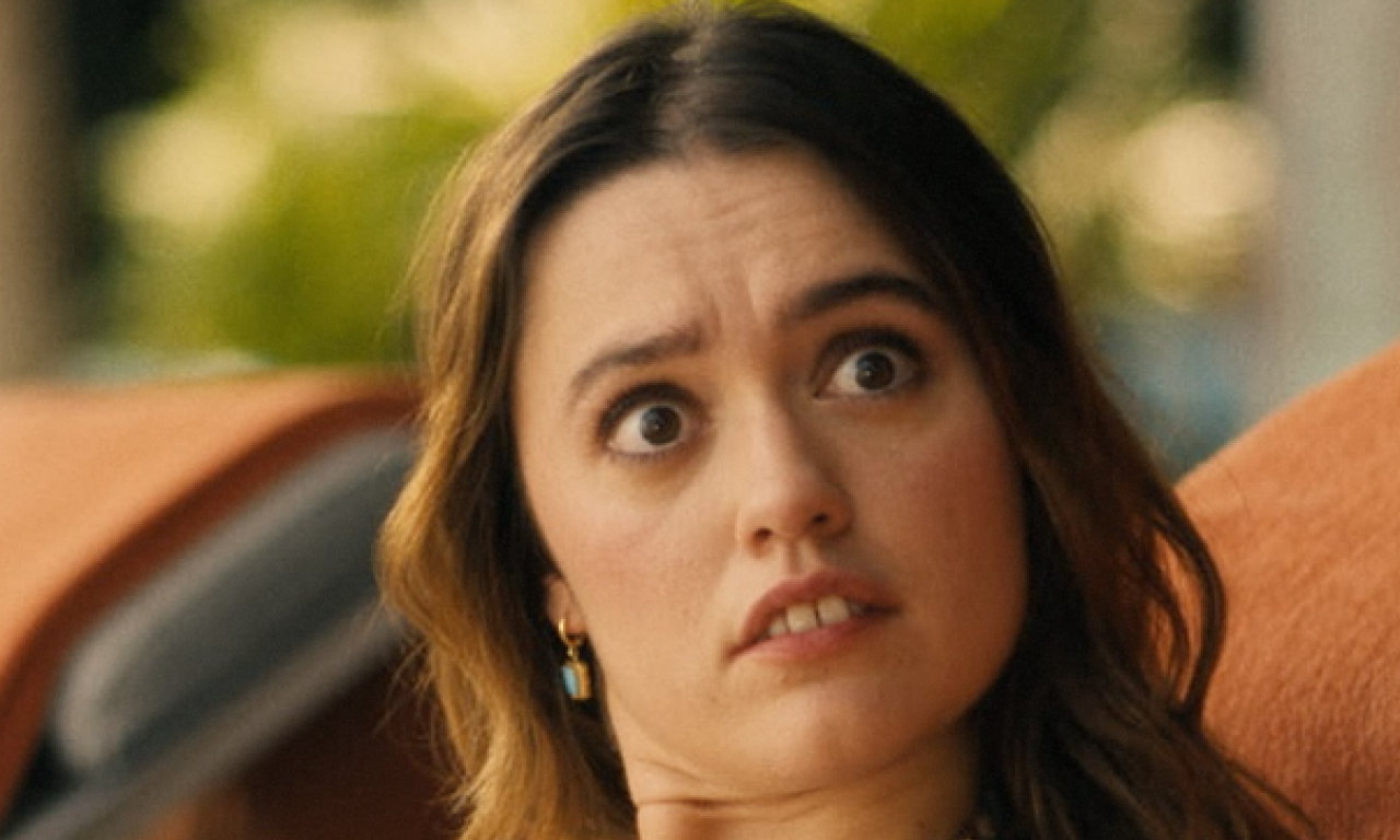 „OGROMNI ZUBI“ JOJ UNIŠTILI DAN Glumica iz „Belog lotosa“ snimljena na ulici kako plače, fanovi besni!