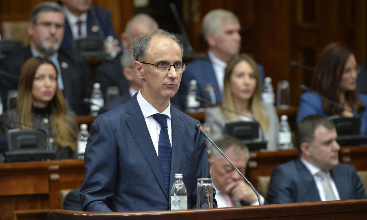 VEĆE PLATE I PENZIJE, KRAJ BLOKADA I HITAN DIJALOG... Đuro Macut o novoj vladi u Skupštini (VIDEO)