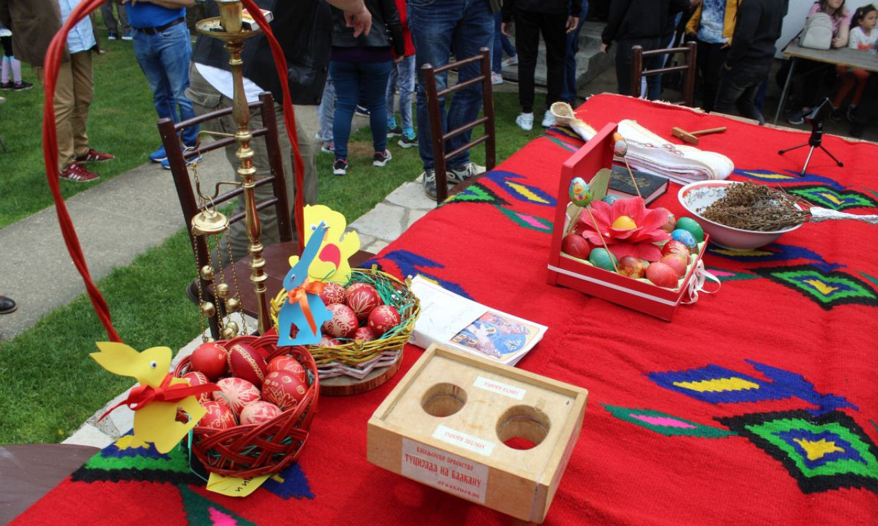 TUCIJADA U OGLAĐENOVCU TRI DANA: Nekoliko hiljada jaja spremno za kuvanje i farbanje!