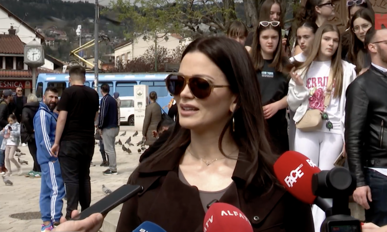 MILICA PAVLOVIĆ PROŠETALA BAŠČARŠIJOM SA NOVINARIMA Otkrila detalje koncerta u Sarajevu (VIDEO)