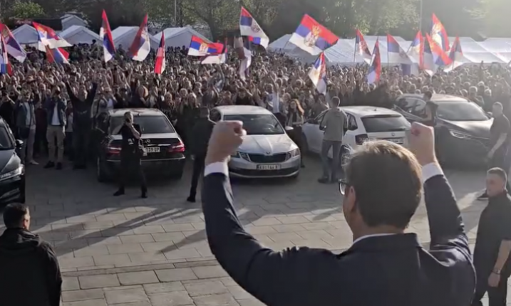 POGLEDAJTE MOĆAN PRIZOR ISPRED SKUPŠTINE Ogroman broj ljudi ovacijama pozdravlja Vučića (VIDEO)
