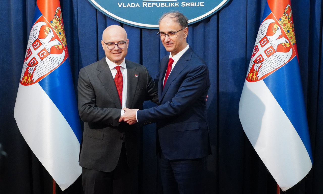 MACUT PREUZEO OD VUČEVIĆA DUŽNOST PREDSEDNIKA VLADE SRBIJE Pogledajte kako je to izgledalo (VIDEO)