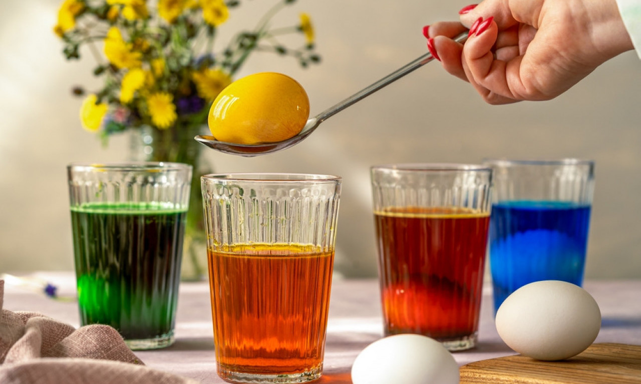 TOP 5 KOMBINACIJA BOJA ZA JAJA Evo kako se mešaju i koje nijanse dobijete!