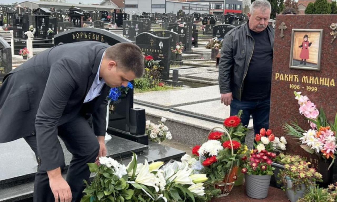 ŠEŠELJ POLOŽIO VENAC NA GROB MILICE RAKIĆ Simbol stradanja nevinih žrtava NATO zločinaca