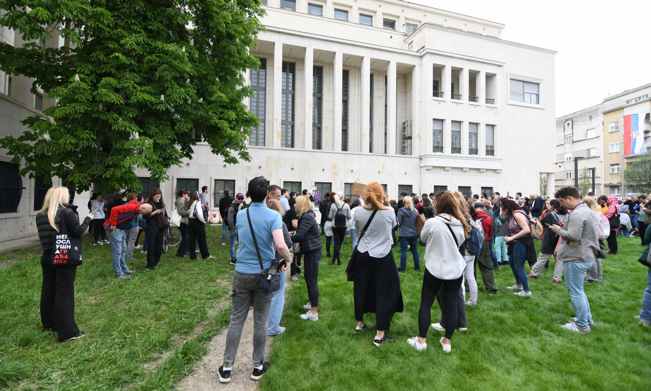 ZAVŠEN PROTEST STUDENATA U BLOKADI Okupljeni ispred Skupštine Vojvodine se razišli