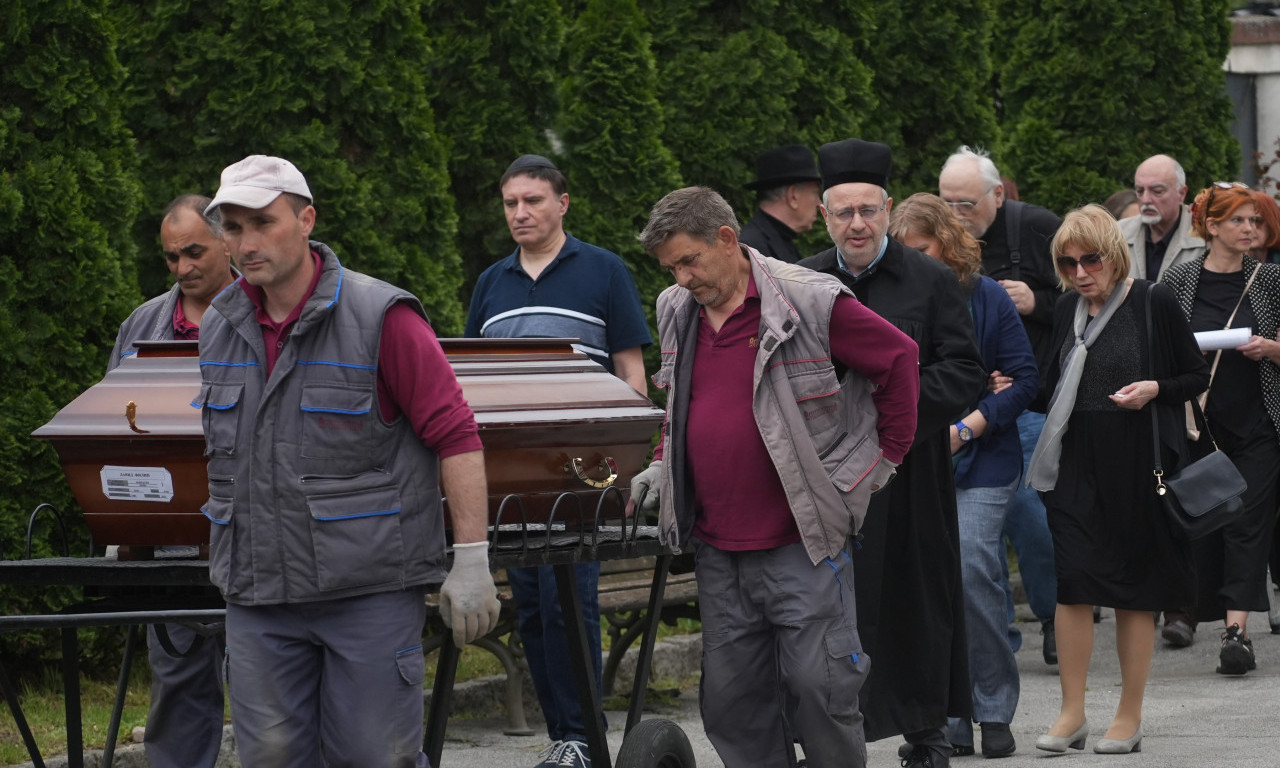 POSLEDNJE ZBOGOM FILIPU DAVIDU: Mira Banjac, Basara i Drašković došli da mu odaju počast (FOTO)