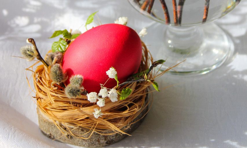 ČUVARKUĆA – PRVO JAJE KOJE SE BOJI NA VELIKI PETAK Kojom bojom, kako se farba i šta ako pukne?