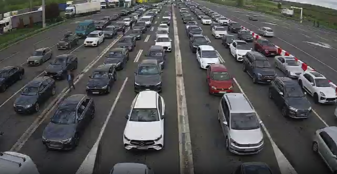 VELIKA ZADRŽAVANJA NA BATROVCIMA Ovo je stanje na granicama - vozačima se savetuje oprez, a evo i zbog čega