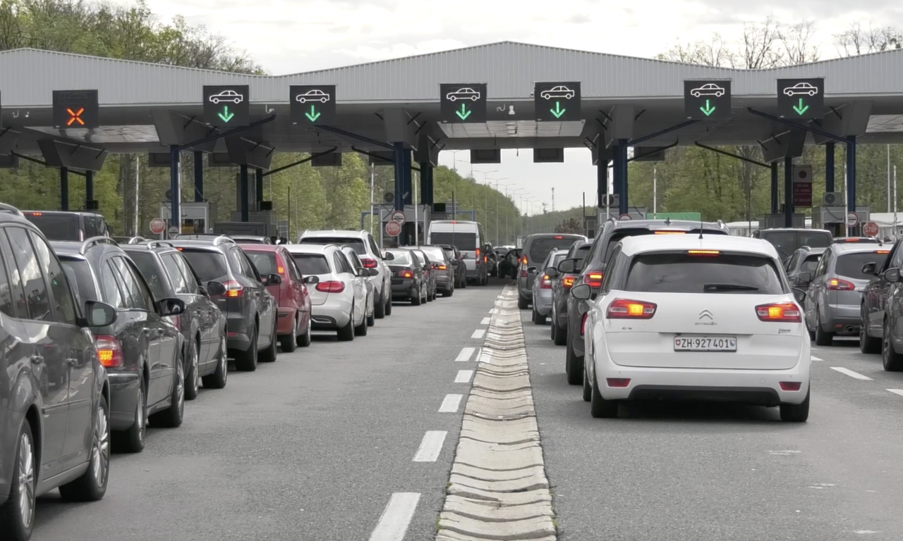 NA OVOM PRELAZU VEĆ SU DUGAČKE KOLONE Slike sa granice ne obećavaju, ovo je trenutno stanje (FOTO+VIDEO)