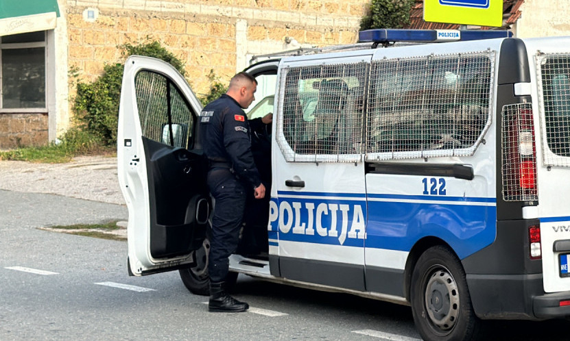 UHAPŠEN POLICAJAC Razbijena mreža krijumčara migranata