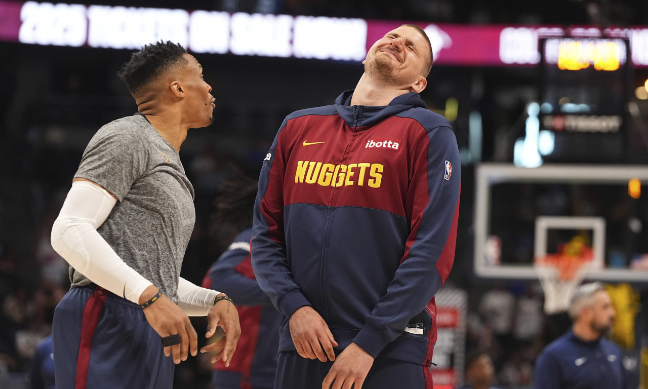 JUČE SAM BIO NA BAZENU, A DANAS... Jokić u svom stilu nasmejao američke novinare pred početak plej-ofa