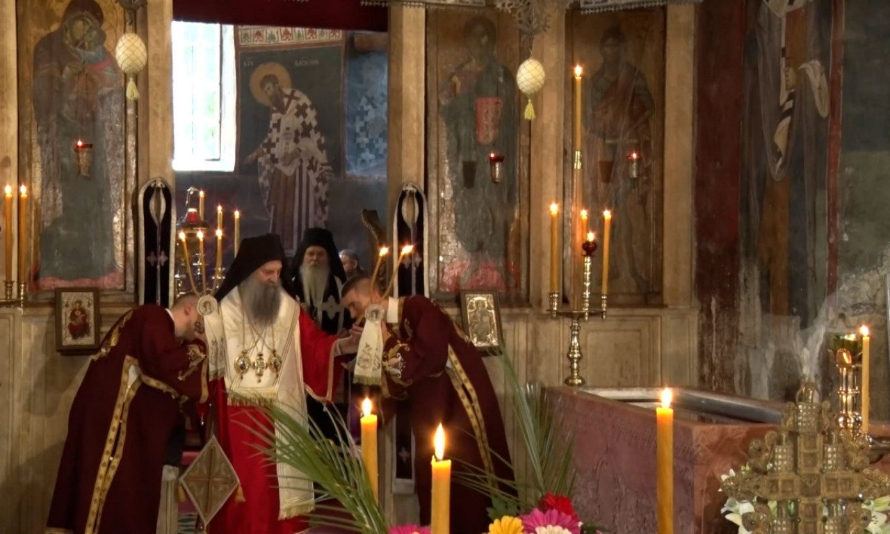 JAKA PORUKA NA VELIKU SUBOTU Patrijarh Porfirije služio Svetu liturgiju u manastiru Visoki Dečani