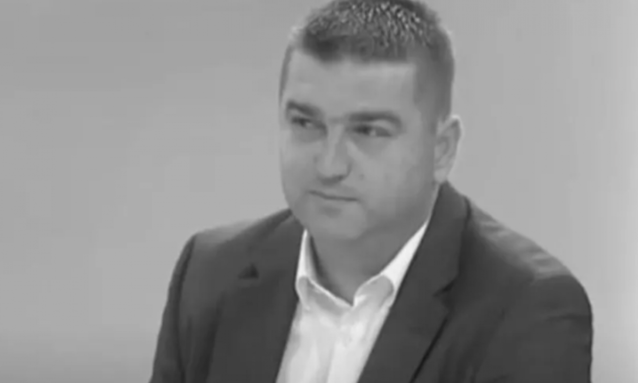 POSLANIK TODOROVIĆ SAHRANJEN SA SUPRUGOM I ĆERKOM: Tragično završila srednjoškolska ljubav