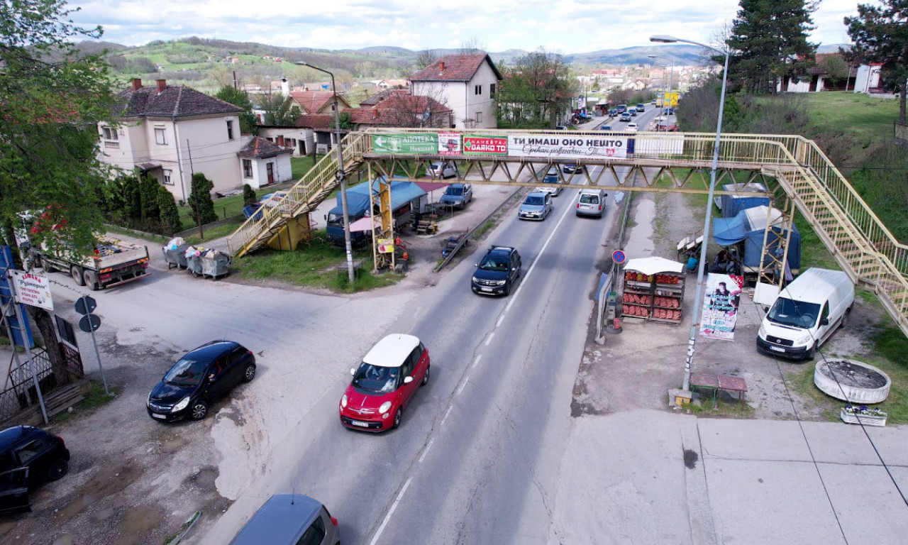 OVA SLIKA ĆE DA VAM RAZGALI DUŠU Nesvakidašnja rođendanska čestitka u Preljini kod Čačka ostavila sve bez teksta (FOTO)