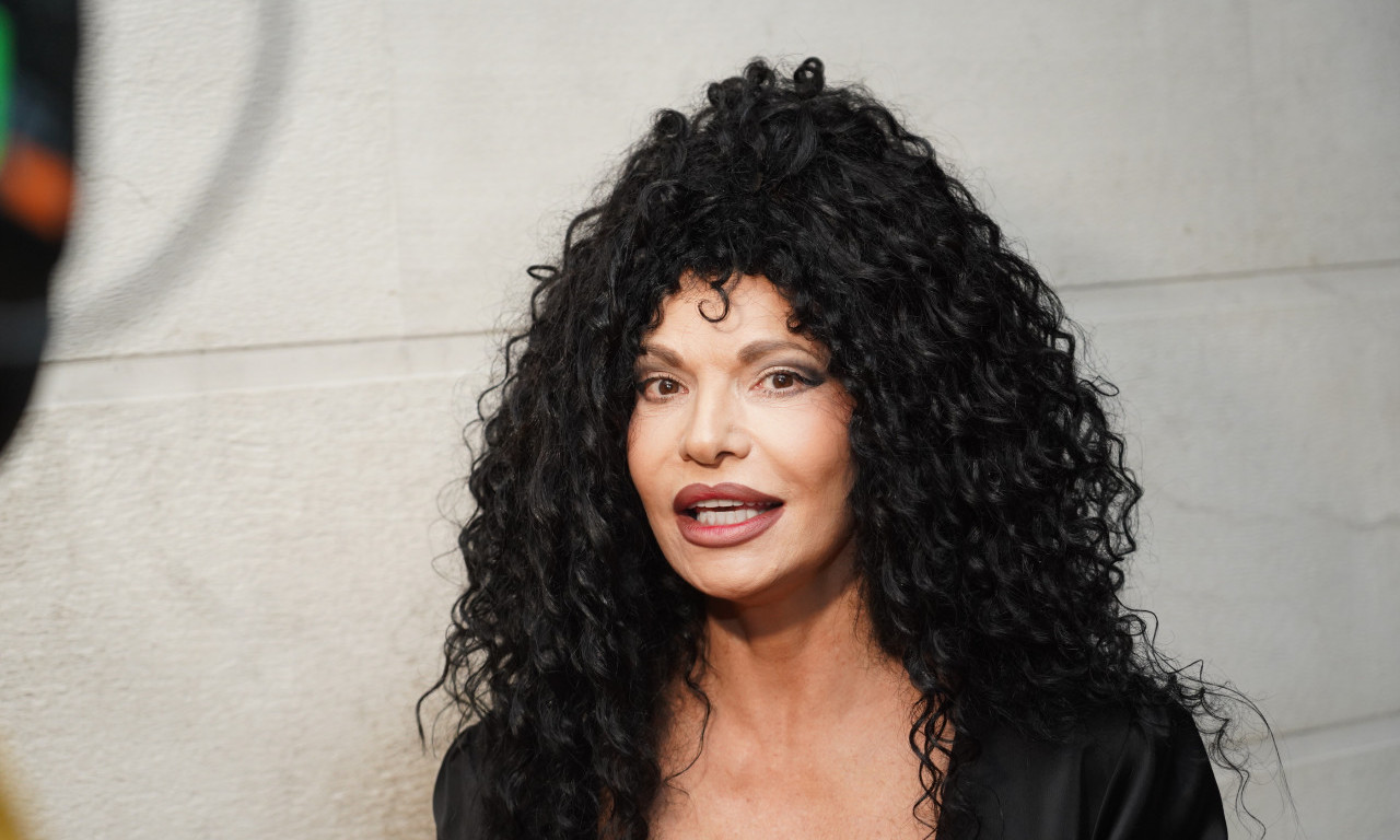 LIDIJA VUKIĆEVIĆ POSTAJE BAKA Sin pozirao sa trudnom izabranicom, stižu čestitke (FOTO)