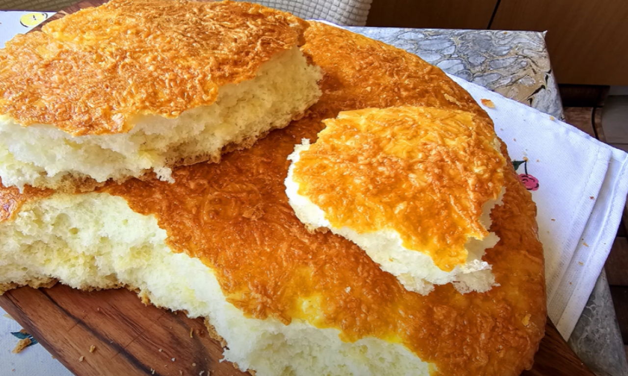 PUCKAVAC POGAČA SA KAČKAVALJEM Spolja puckava, iznutra kao duša mekana