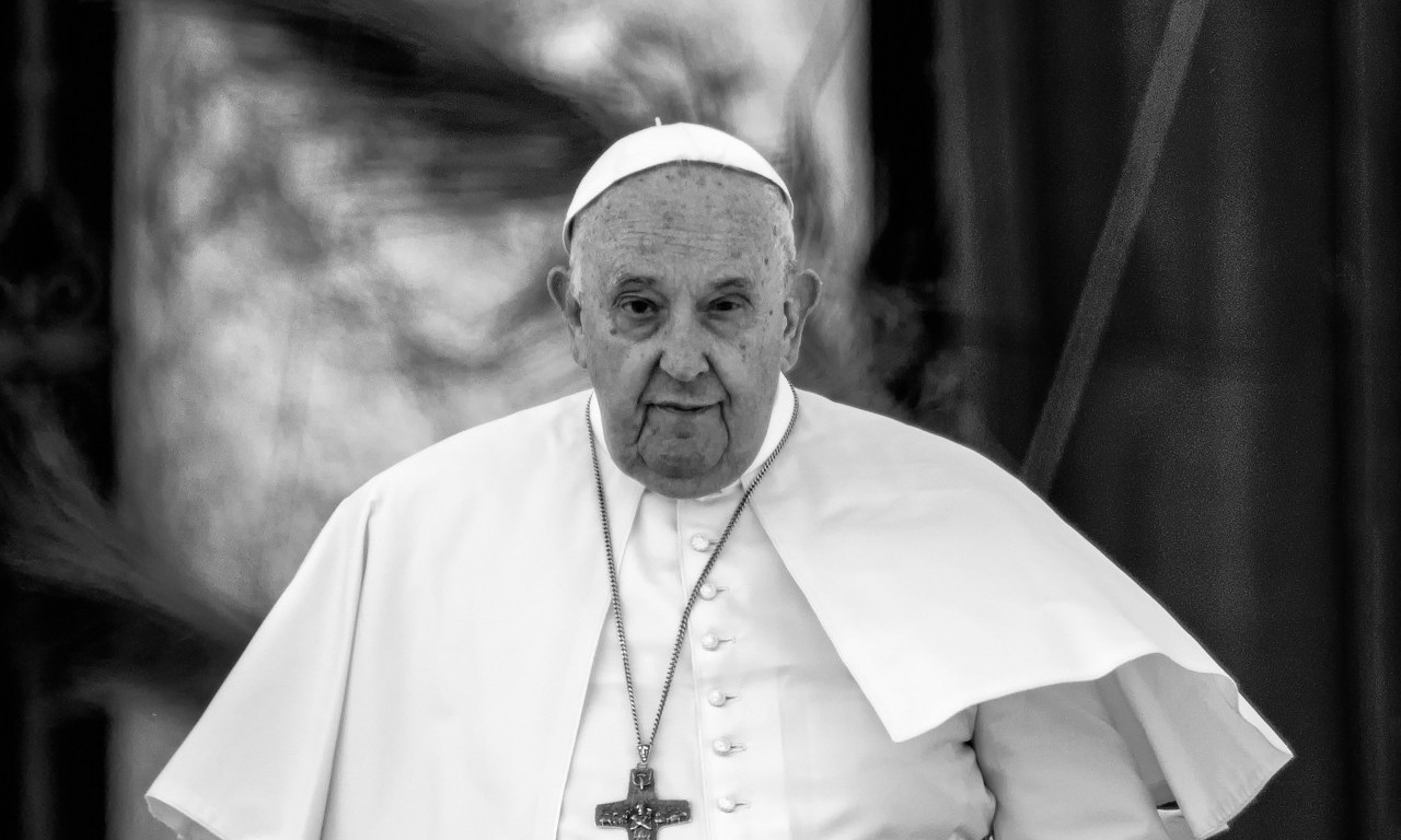OTKRIVENO OD ČEGA JE UMRO PAPA FRANJA: Oglasio se Vatikan