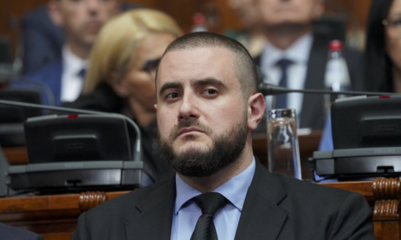 MINISTAR ZUKORLIĆ VEĆ 3 GODINE VOZI SA NEVAŽEĆOM DOZVOLOM Evo šta je izjavio povodom jučerašnjeg incidenta