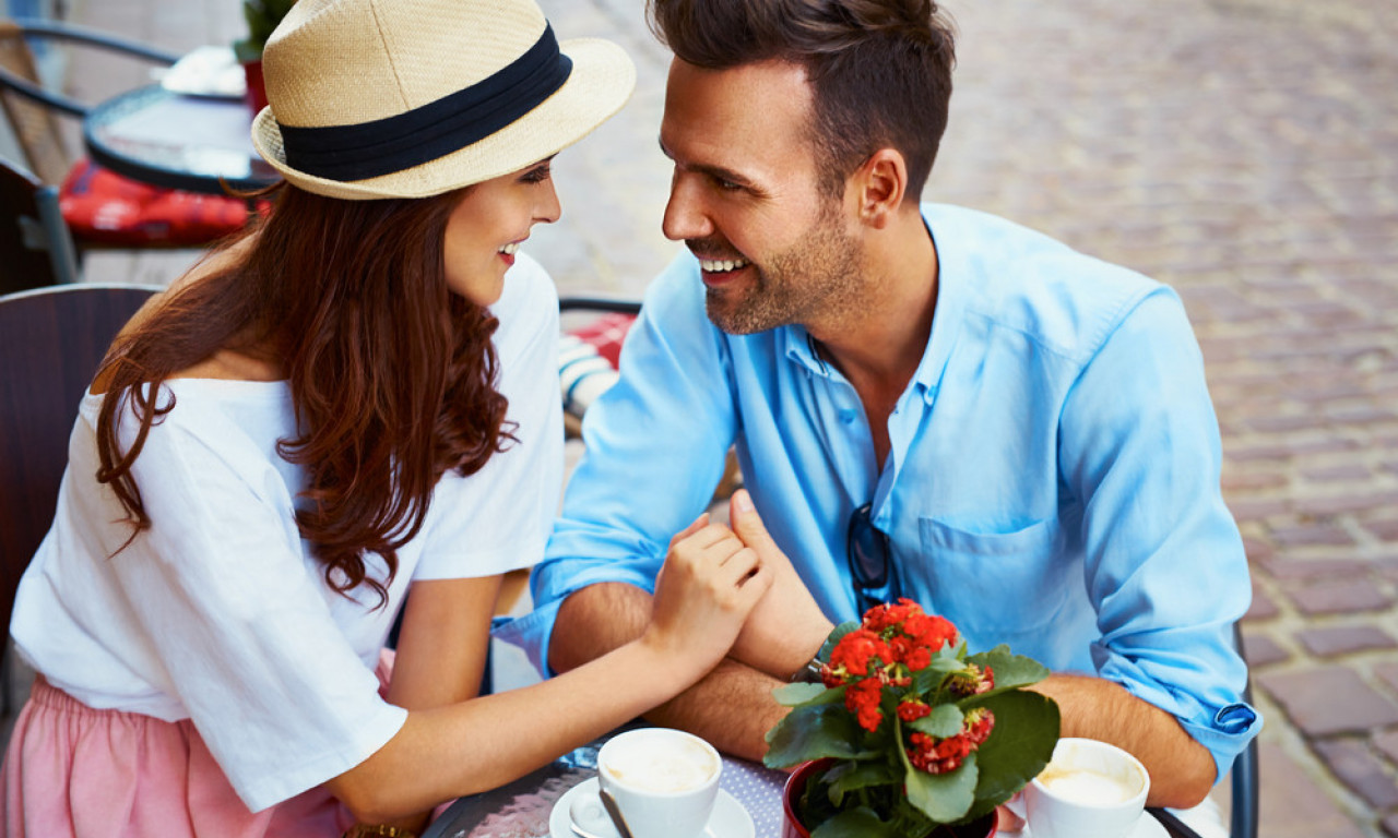 LJUBAVNI HOROSKOP ZA MAJ 2025: Srce titra, strasti gore, a neki znakovi dobijaju i poruku bivšeg!