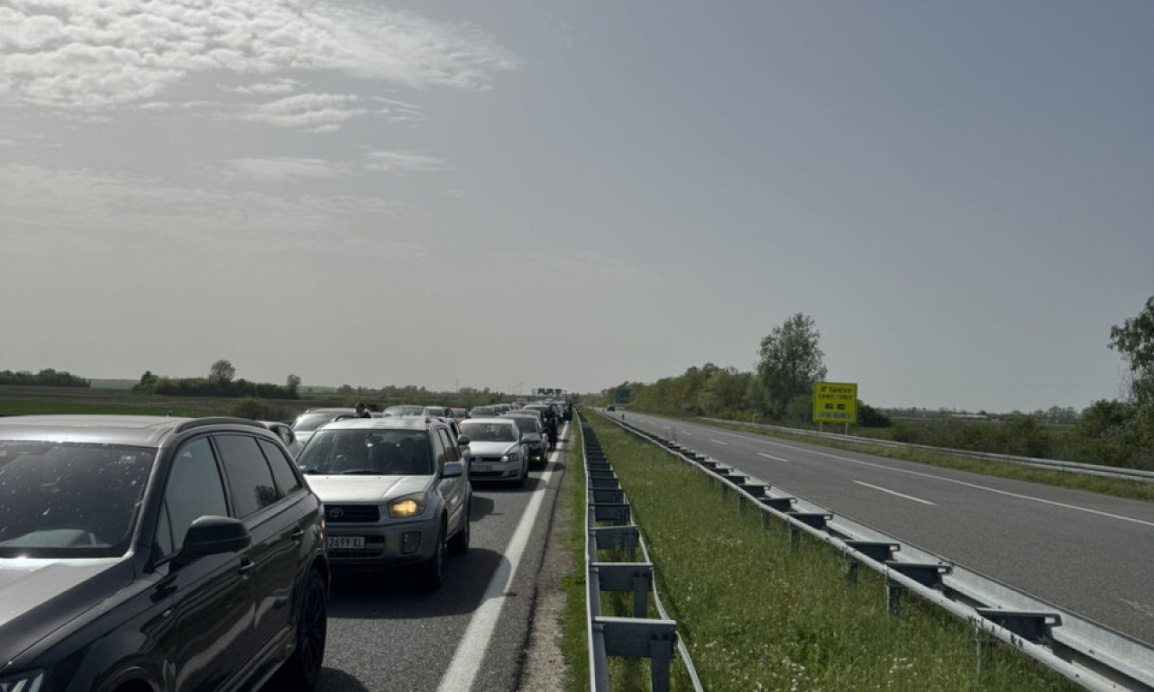 KO IZ HRVATSKE KREĆE PUT SRBIJE NEK' SE NAORUŽA STRPLJENJEM Velike gužve na ulasku u našu zemlju (FOTO)