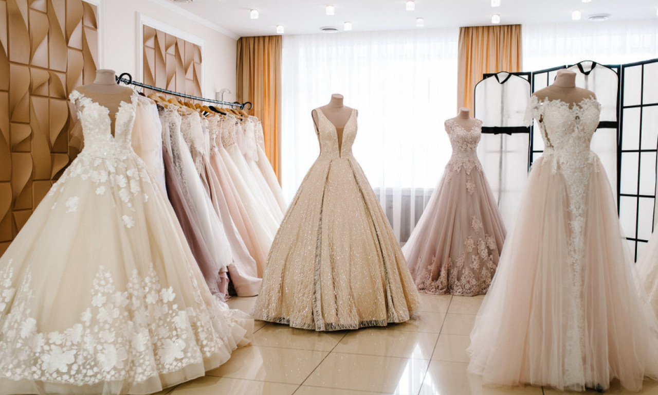 VENČANICE KAO IZ SNOVA Počela je sezona svadbi a evo kakve haljine osvajaju 2025. godinu!