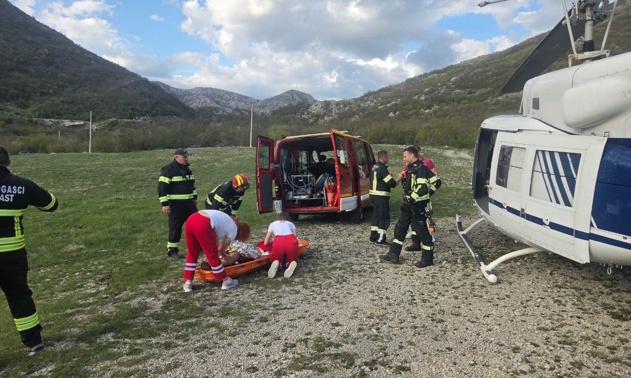 PLANINAR SE IZGUBIO, PA GA UJELA OTROVNICA Horor na brdima iznad Kotora, podigao se helikopter za spasavenje (FOTO)