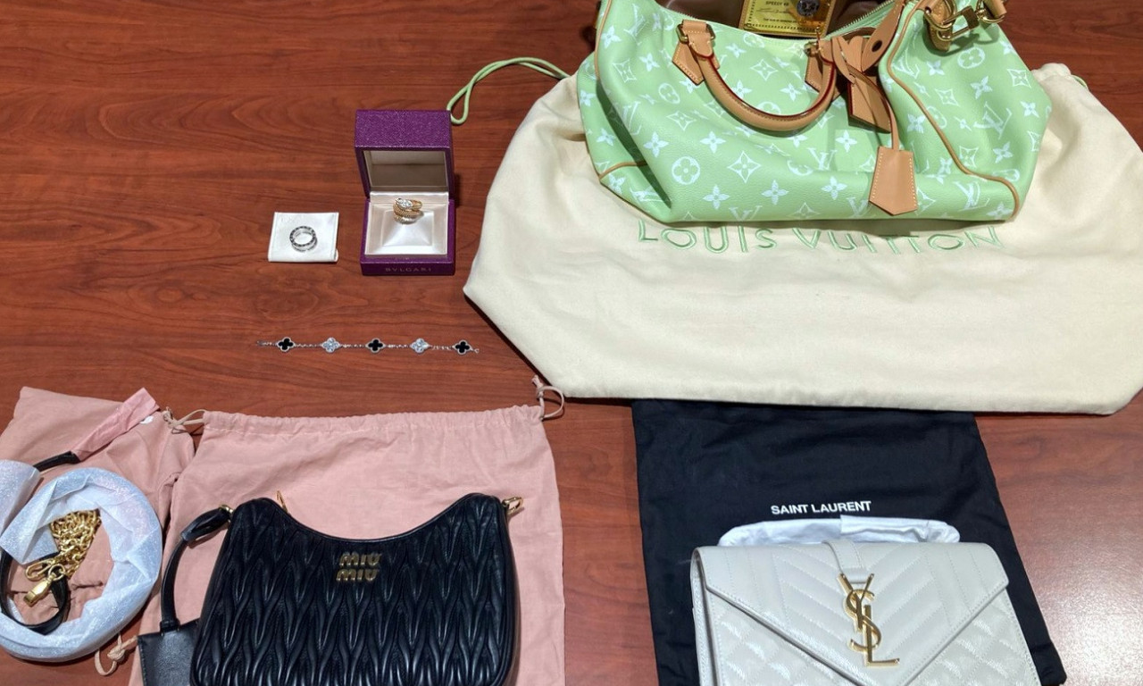 "LUKS" ZAPLENA NA AERODROMU "NIKOLA TESLA" Pronađeni brendirani prstenovi, narukvice... Pogledajte šta sve ima! (FOTO