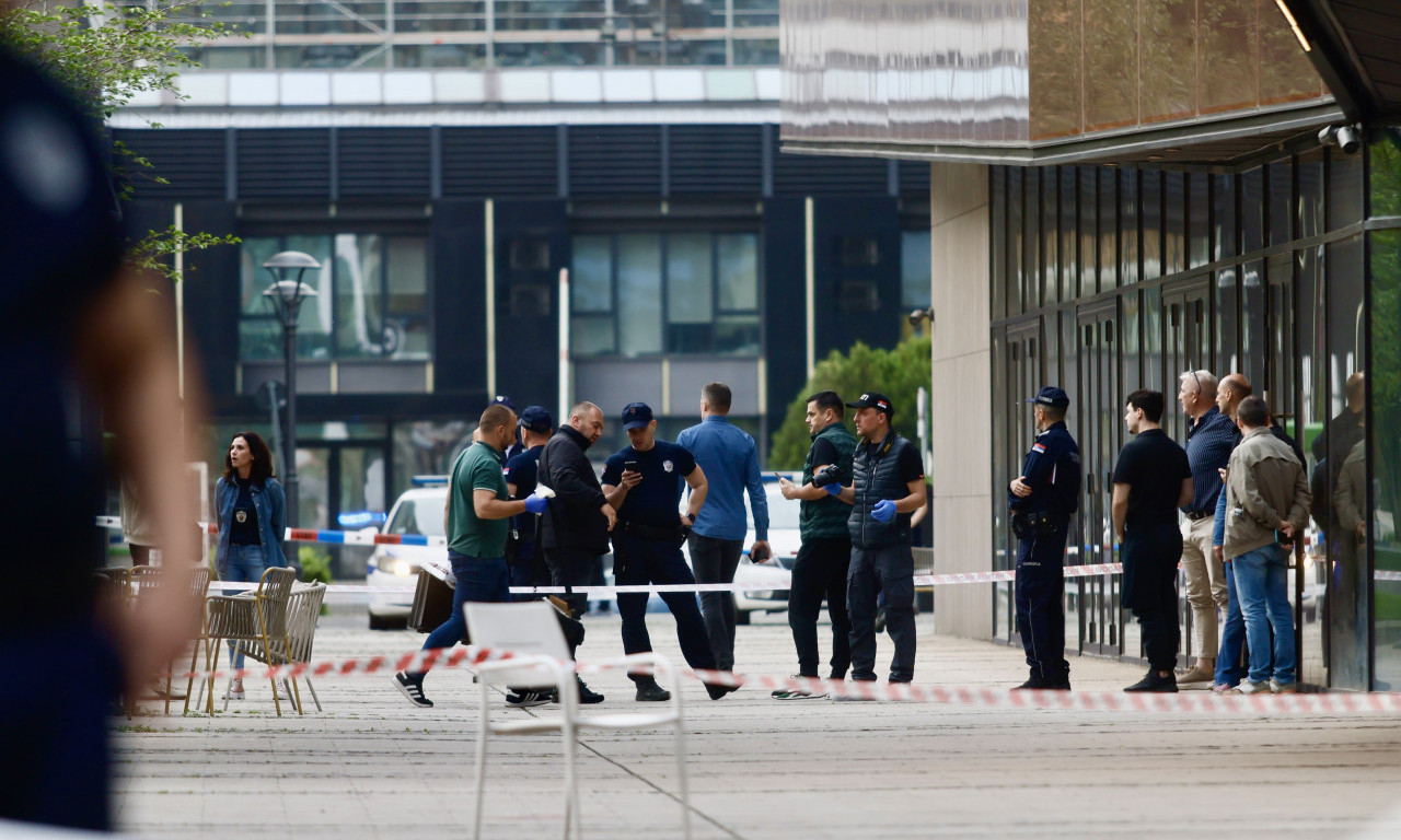 NAPADAČ PUCAO ODMAH SA VRATA: Ciljao ranjenom u grudi, gosti lokala ga jurili!