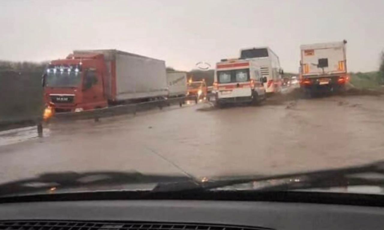 ZBOG  NEVREMENA I PADAVINA OGLASIO SE MUP: Evo kakav apel imaju za vozače, posebno se odnosi na ovu deonicu!