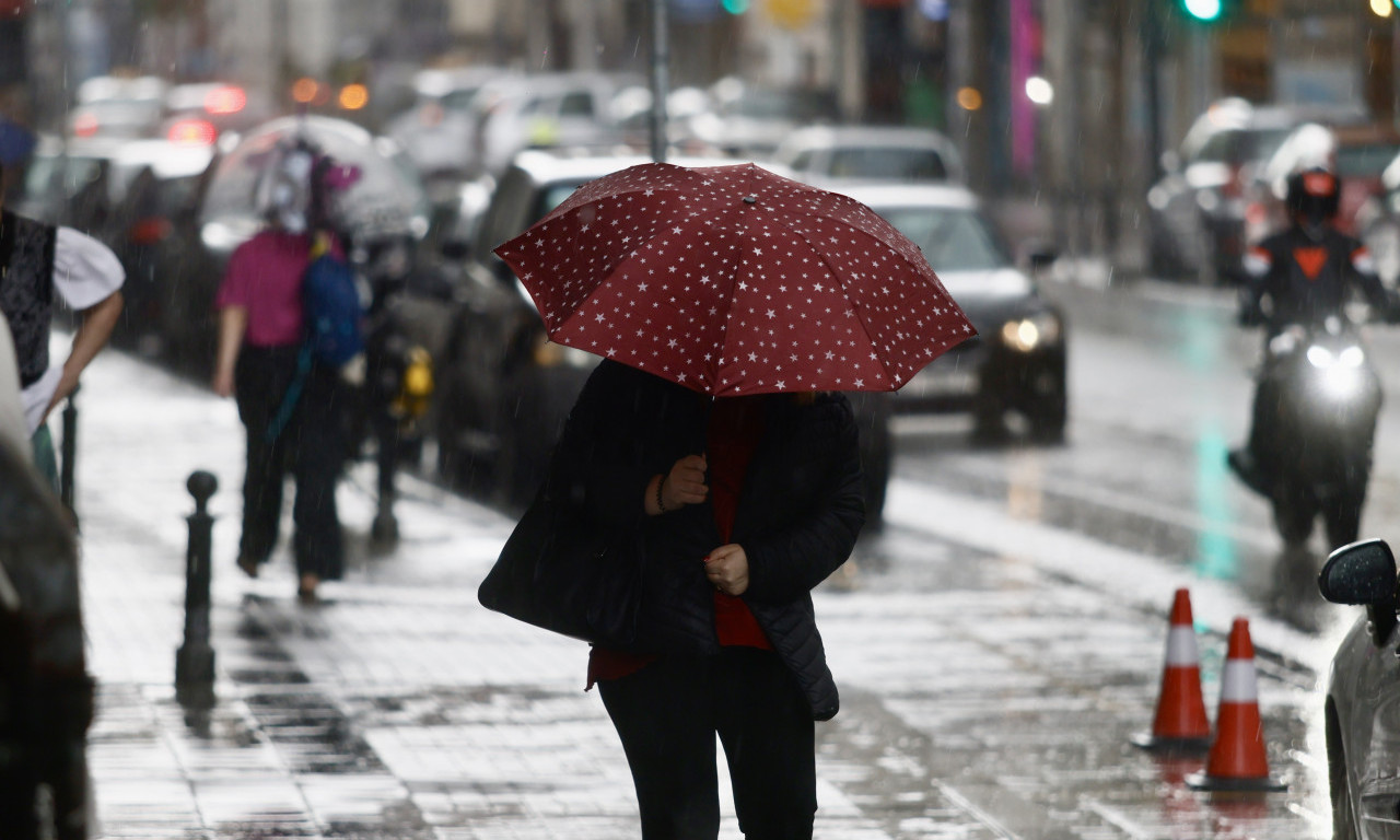 PLJUSAK U BEOGRADU I OKOLINI Iznenadni crni oblaci nad Srbijom! A tek sledi nevreme